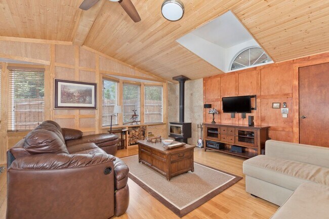 Foto del edificio - Stylish & Spacious Mountain Home – Fully U...