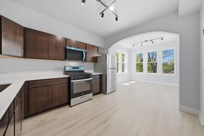 Building Photo - 541 N Lawndale Ave