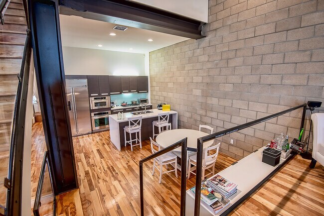 Foto del edificio - 631 N Larchmont Blvd