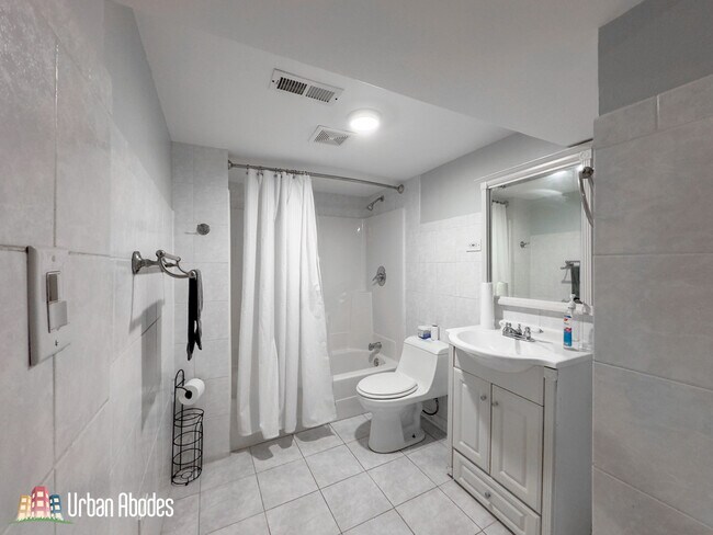 Building Photo - 4322 W Kamerling Ave