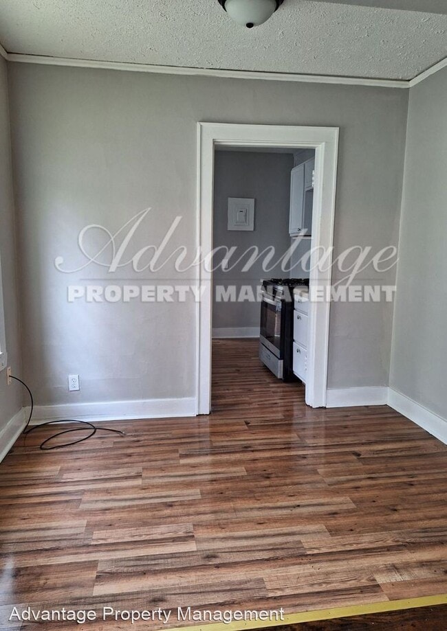 Building Photo - 3 br, 1 bath House - 854 Kippley St.