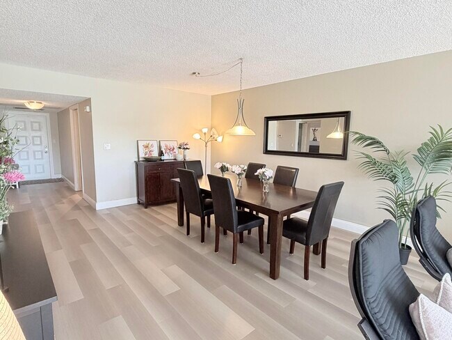 Building Photo - 4030 W Palm Aire Dr
