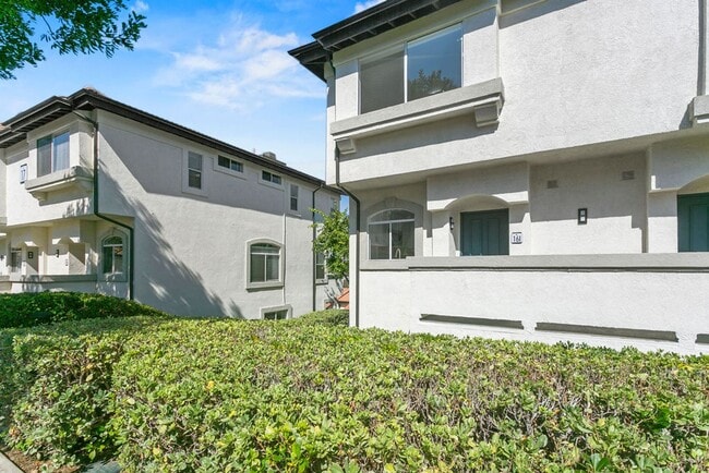 Building Photo - Updated Coastal Retreat in Laguna Niguel w...