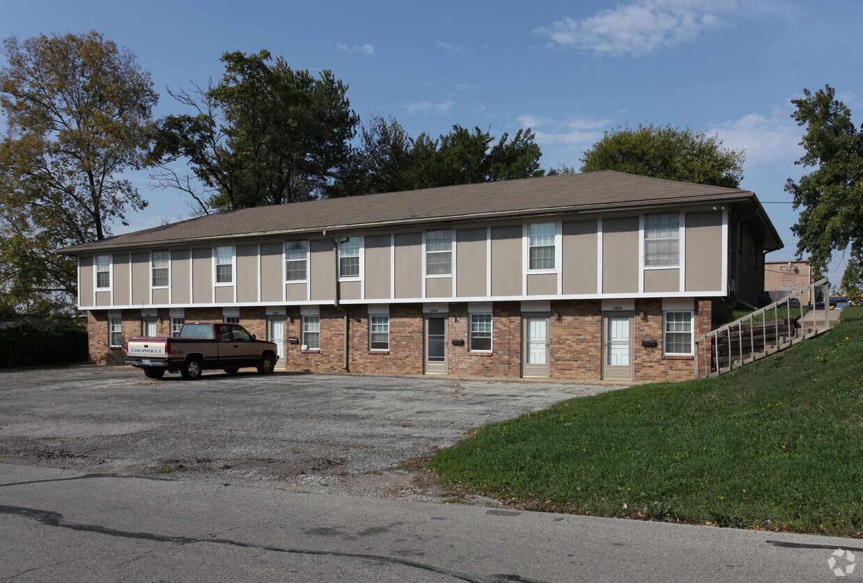 Primary Photo - 5800-5812 Reeder St