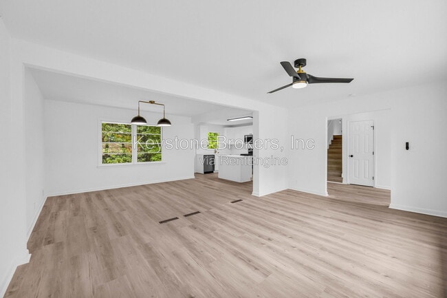Foto del edificio - 2678 Rainbow Forest Dr