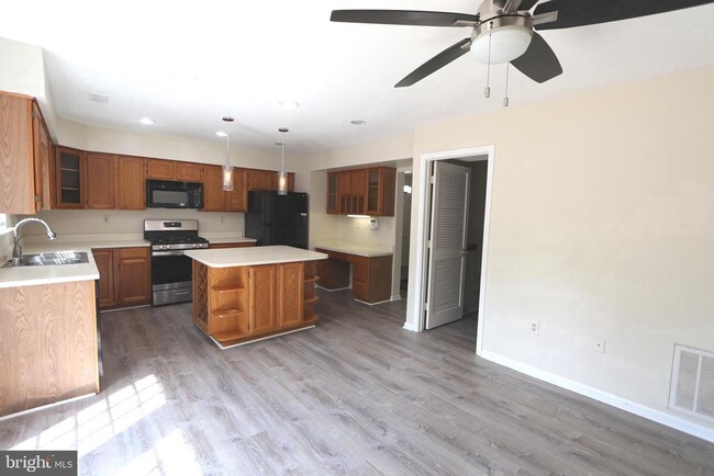 Building Photo - 5506 Irish Lord Pl