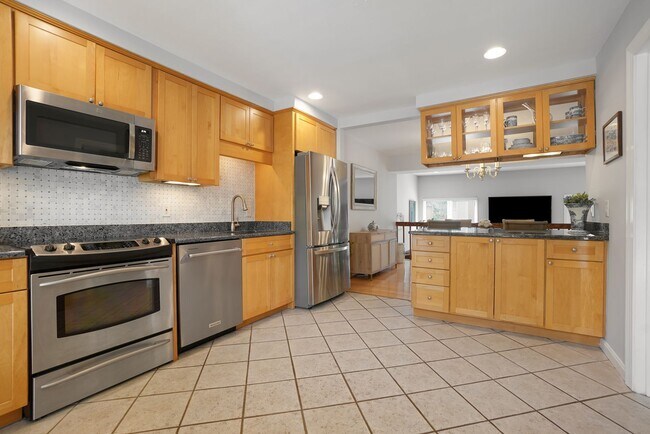 Foto del edificio - Gorgeous 2BR/3.5BTH Townhome in desirable Neighborhood of StoneyBrook in Rockville