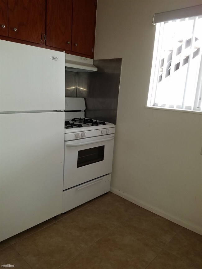 Building Photo - 1400 Edgewood Way