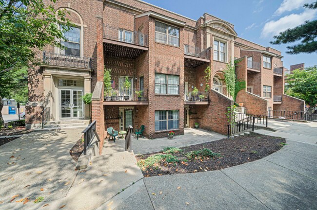 Building Photo - 325 Plantation St