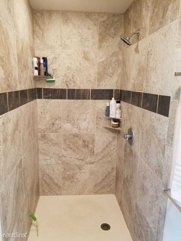Building Photo - 4 br, 2 bath Apartment - 401 Keolu Dr