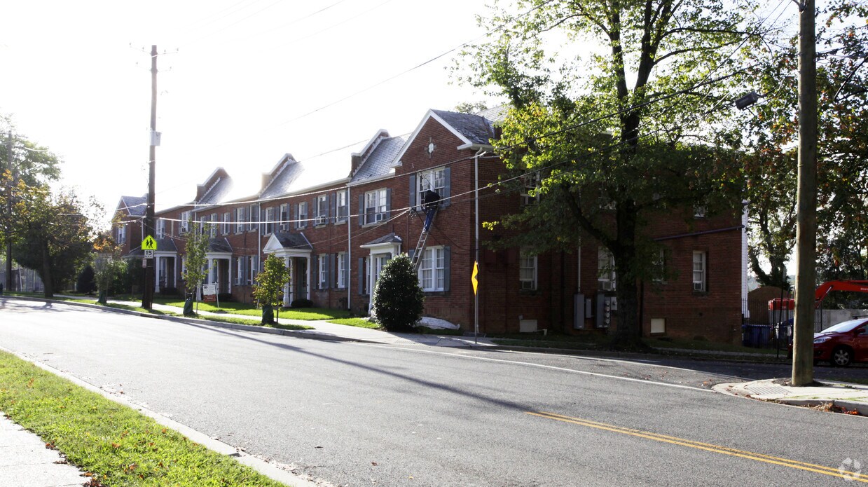 Building Photo - 4820-4832 Reservoir Rd NW