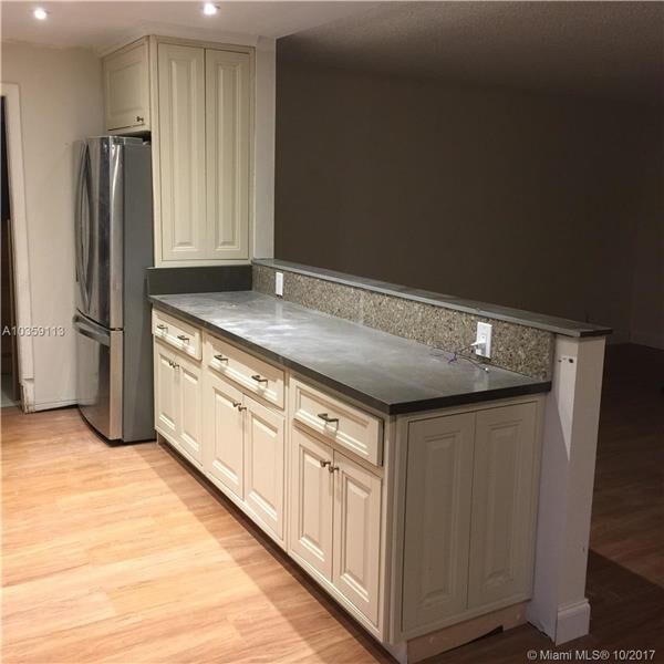 Foto del edificio - 705 SW 2nd Ct