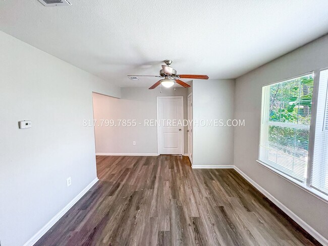 Foto del edificio - 1005 Davis Ave