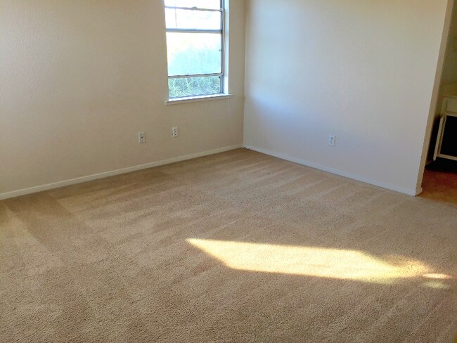 Building Photo - 1073 Barnes Cir