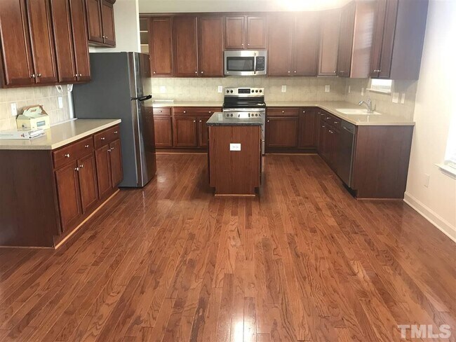 Foto del edificio - 5309 Glass Ridge Rd