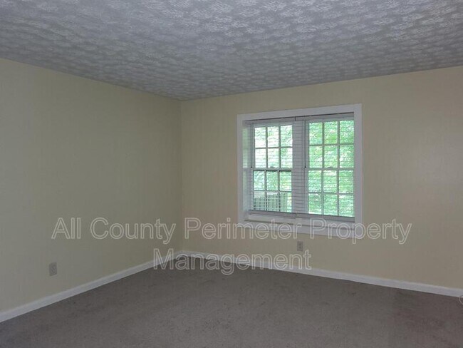 Building Photo - 3083 Colonial Way