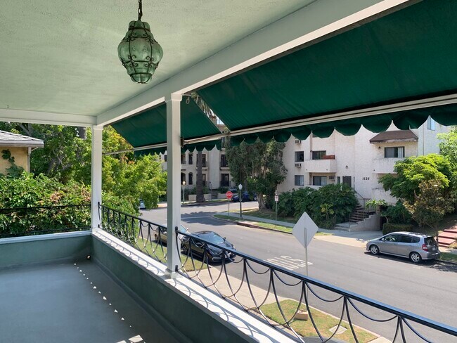 Foto del edificio - 1620 Glendon Ave