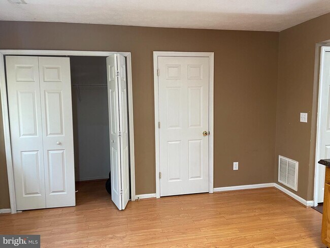 Building Photo - 9627 Coventry Creek Dr