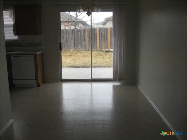 Building Photo - 1205 Saddle Dr