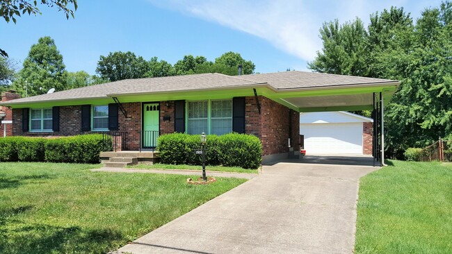 Building Photo - Great, 3 Bedrooms, 1.5 Baths, Brick Ranch ...