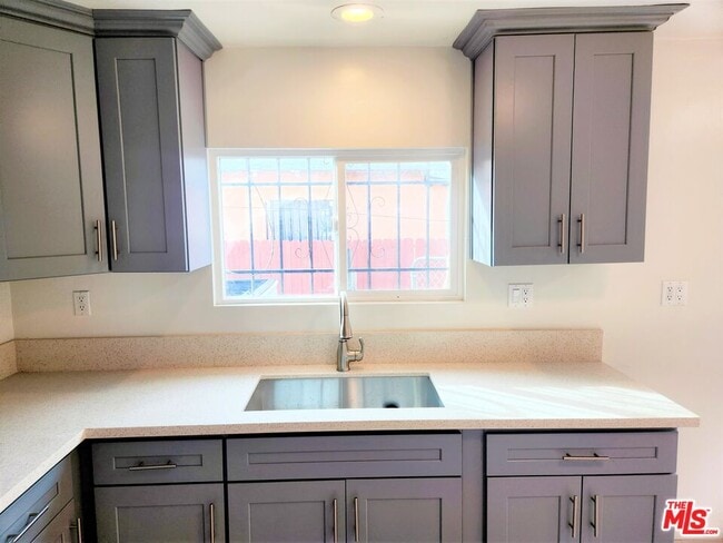 Foto del edificio - 1241 E 80th St