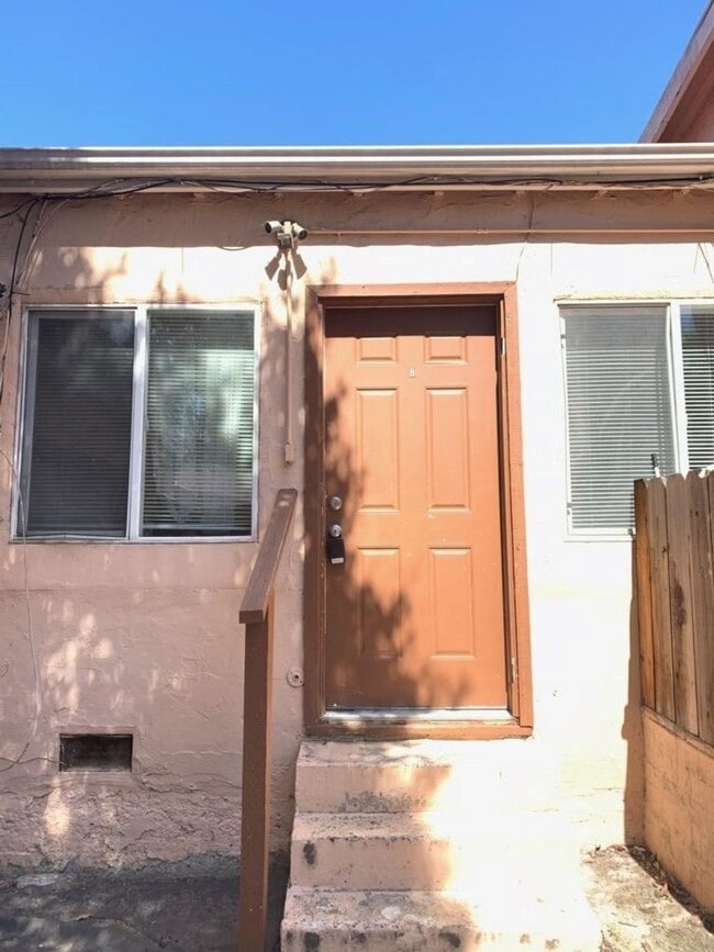 Foto del edificio - 455 E St John St