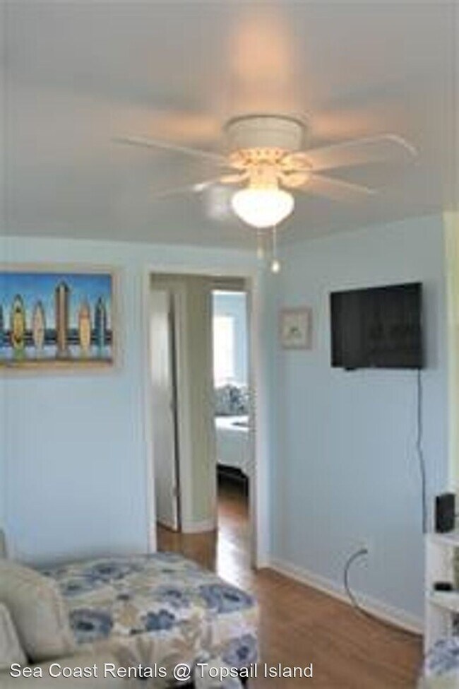 Building Photo - 2810 Island Dr