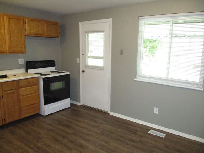 Building Photo - Huber 3 bedroom/1 bath Single-Story home