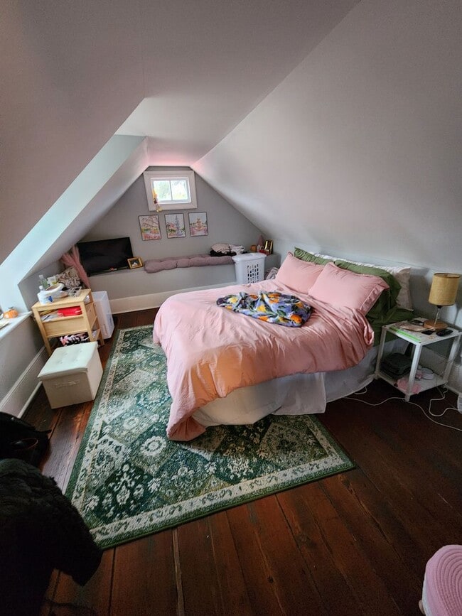 Building Photo - 109C