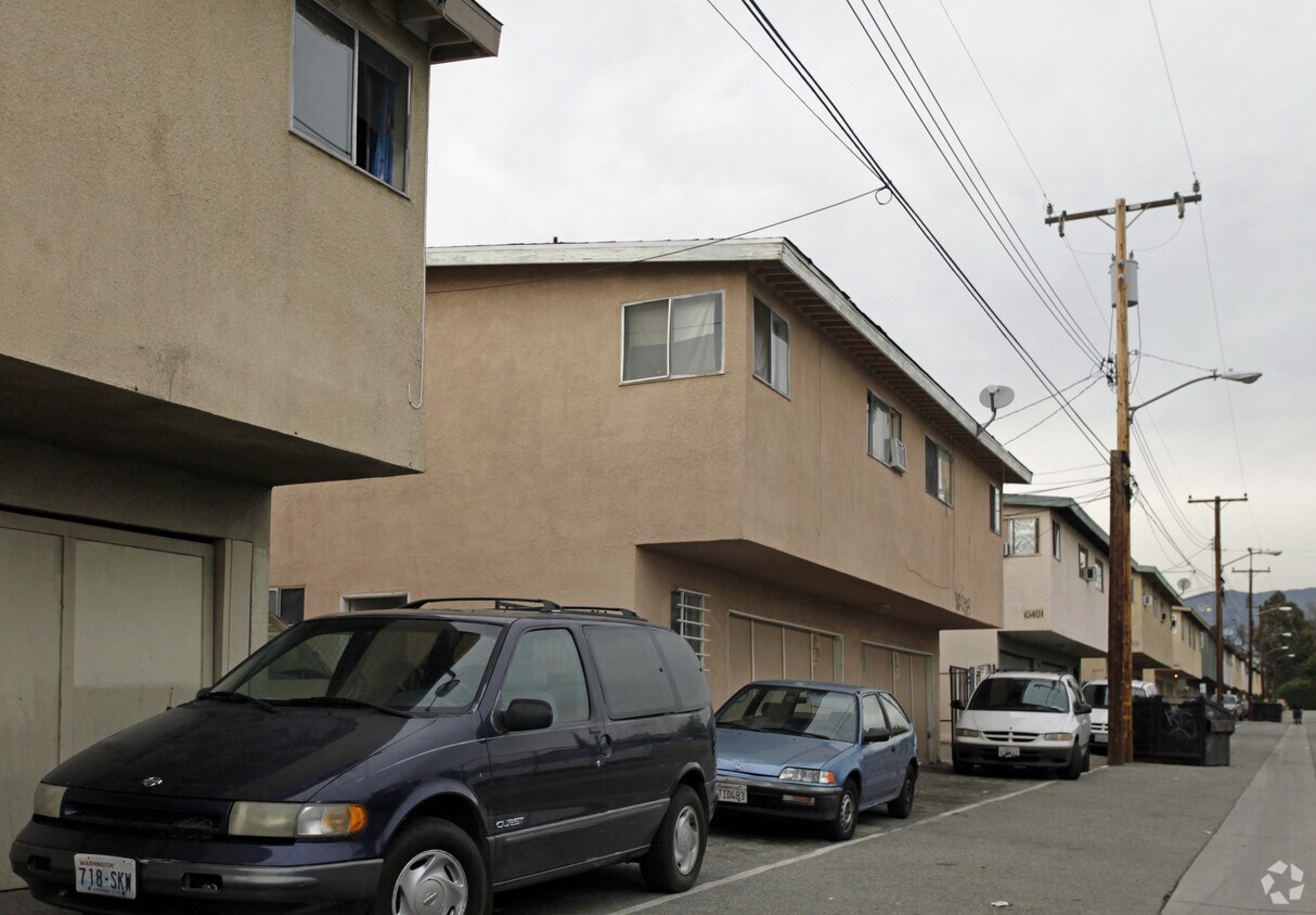 Building Photo - 10411 Amherst Ave