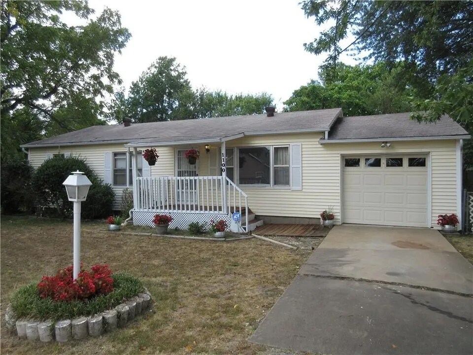 Front of House - 1100 Watson Ave