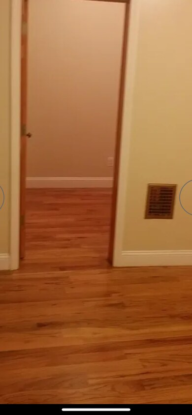 Pasillo - 400 Eldert Lane