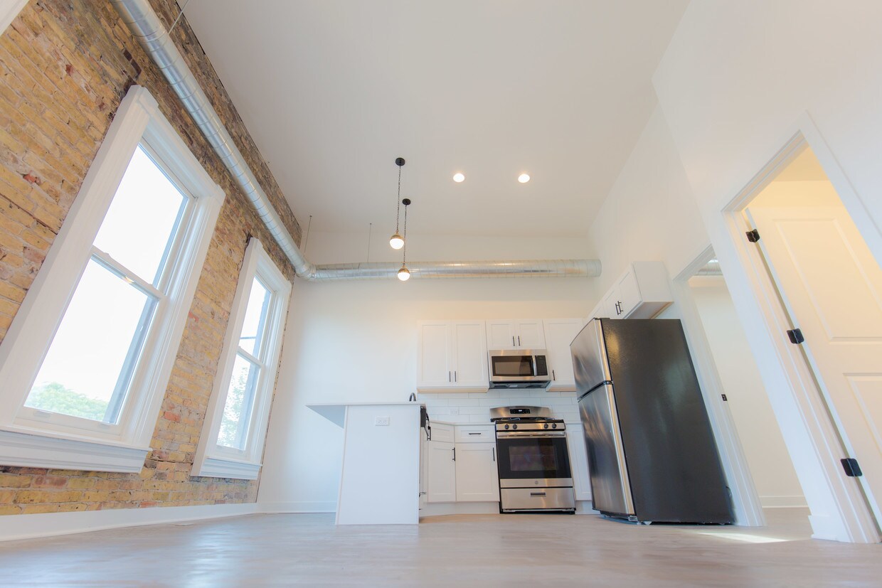 Kitchen featuring all new appliances - 415 W North Ave