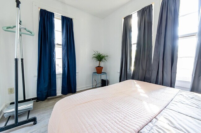 Foto del edificio - Atlanta Home, a 4 minute walk to bus stop Willingham Dr @ Colville Ave