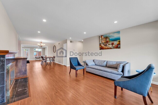 Building Photo - 16017 Via Nueva