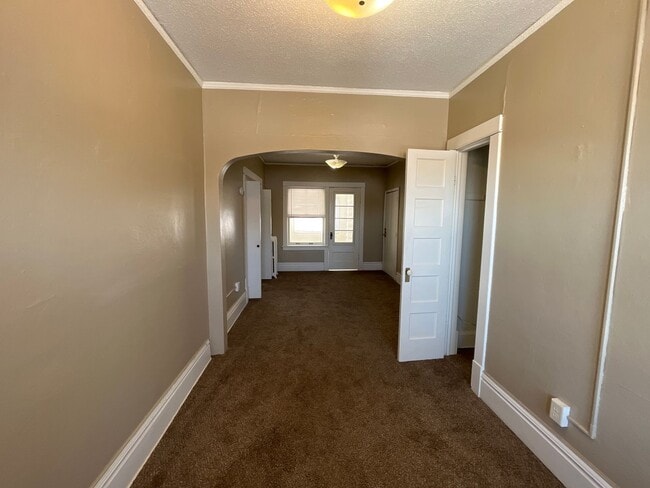 Building Photo - 469 Herschel St