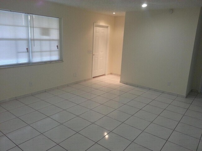 Foto del edificio - 1370 Kirk Rd