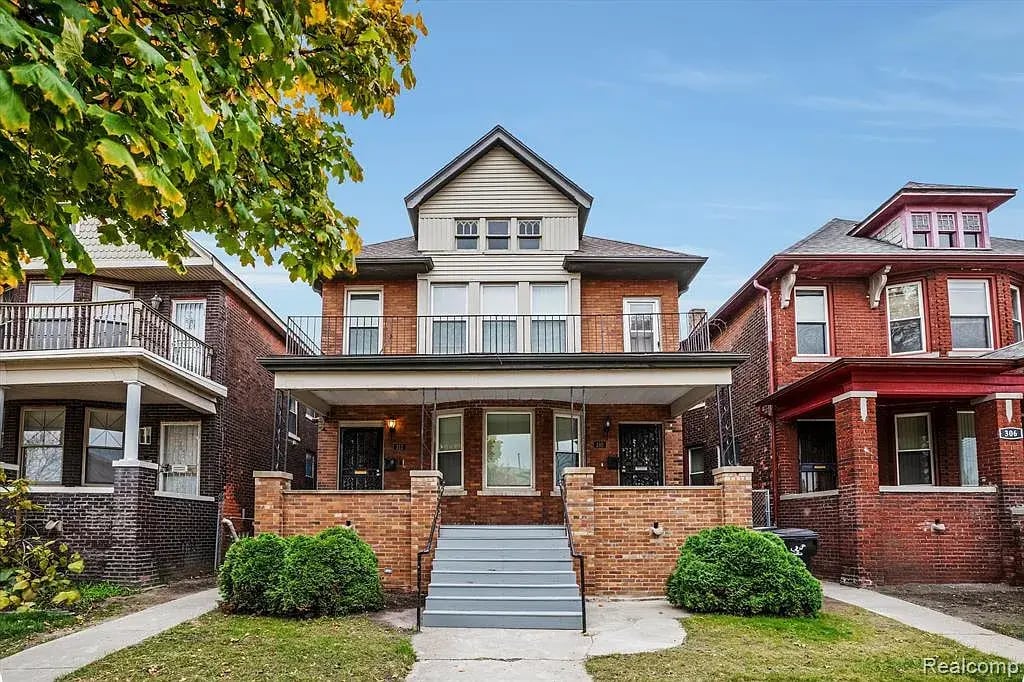 Primary Photo - 310 Hendrie St