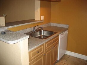 Building Photo - 10832 N Kendall Dr