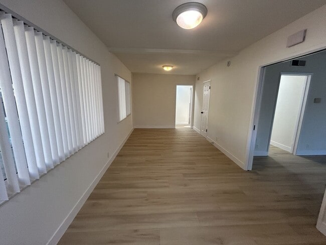 Building Photo - This Beautiful Updated 3 Bedroom 2 Bath Home is situated on a quiet Cul-de-Sac