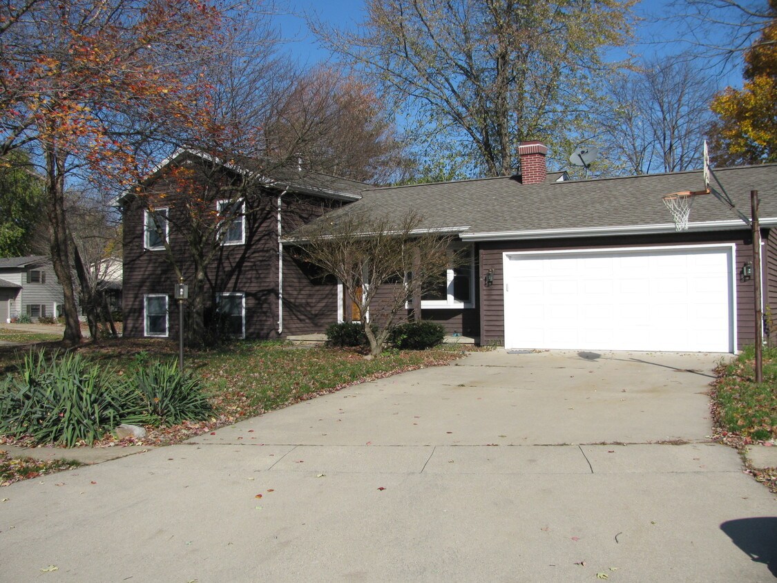 Foto principal - 1901 Barberry Cir