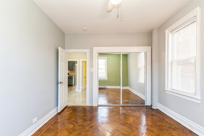 Foto del edificio - 6107 Boulevard E