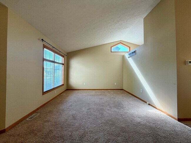 Foto del edificio - 5653 E Grove Dr SE