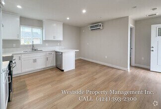 Building Photo - 316 Ximeno Ave