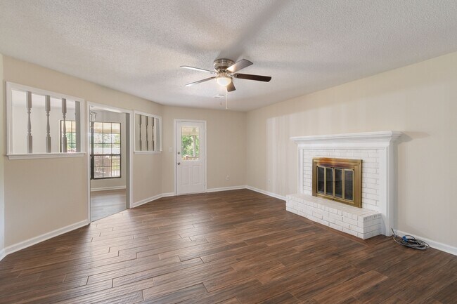 Foto del edificio - 4323 Woodvalley Pl