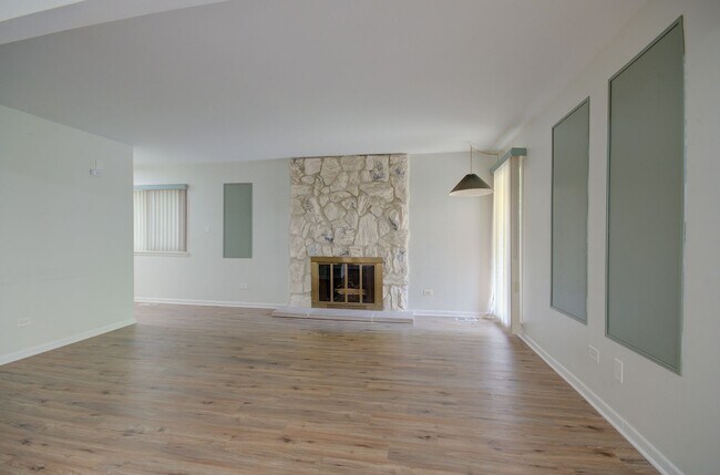 Foto del edificio - 2bd 1.5 ba 2 story townhome Palos Hills