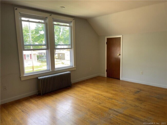 Building Photo - 140 Collis St