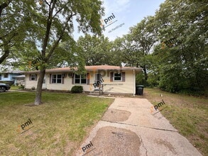 Building Photo - 5372 Plaza Ave
