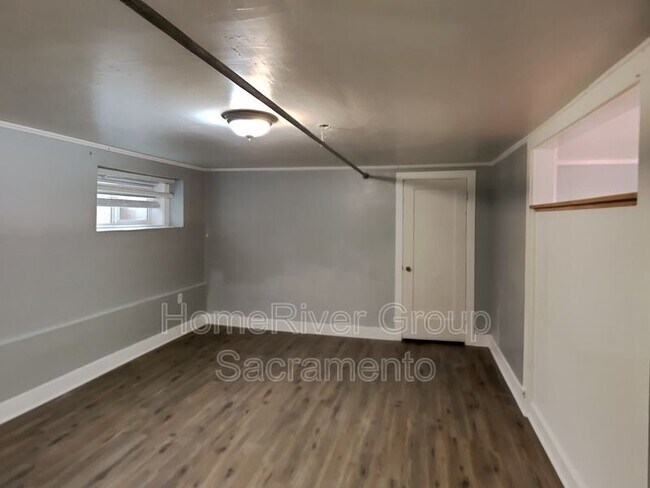 Building Photo - 127 Almond St