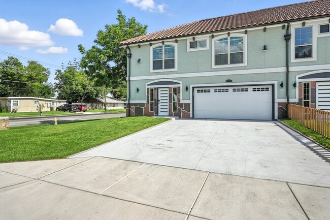 ***936 Elwood Duplex*** - ***936 Elwood Duplex*** Apartment